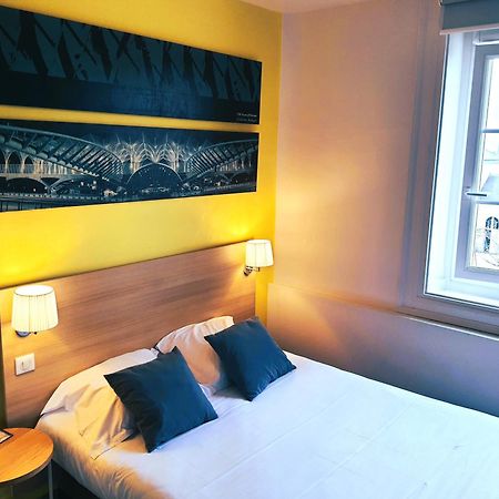 Hotel De La Gare - Restaurant Bistro Quai ลารอช-ซูร์-ยง ภายนอก รูปภาพ