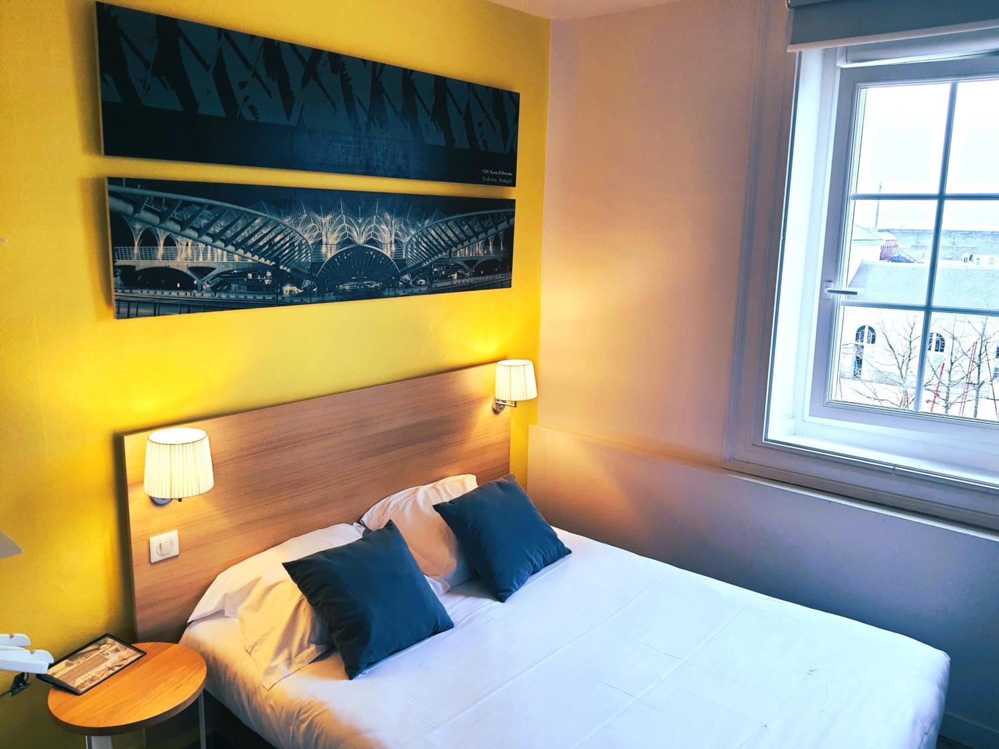 Hotel De La Gare - Restaurant Bistro Quai ลารอช-ซูร์-ยง ภายนอก รูปภาพ