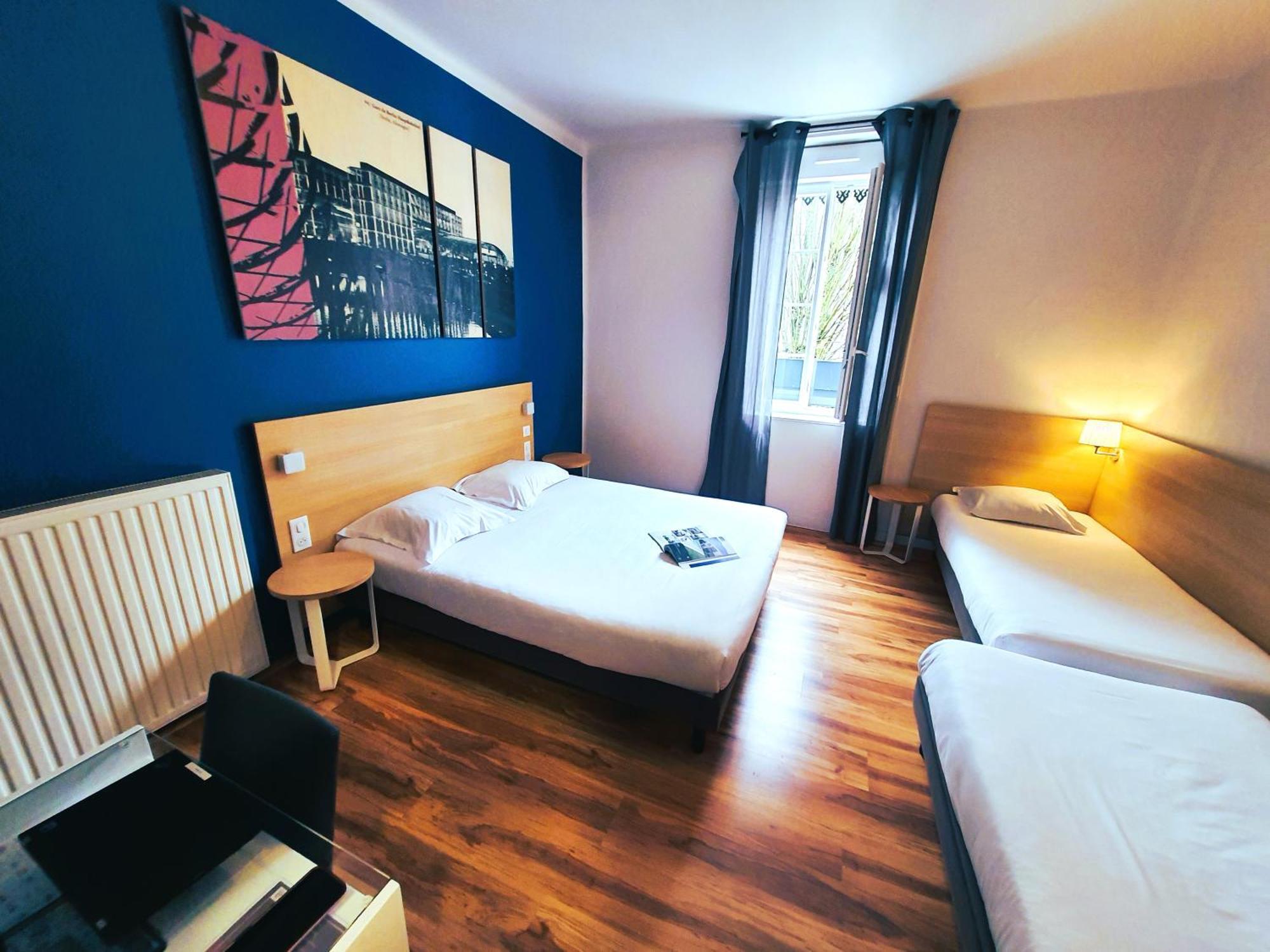 Hotel De La Gare - Restaurant Bistro Quai ลารอช-ซูร์-ยง ภายนอก รูปภาพ