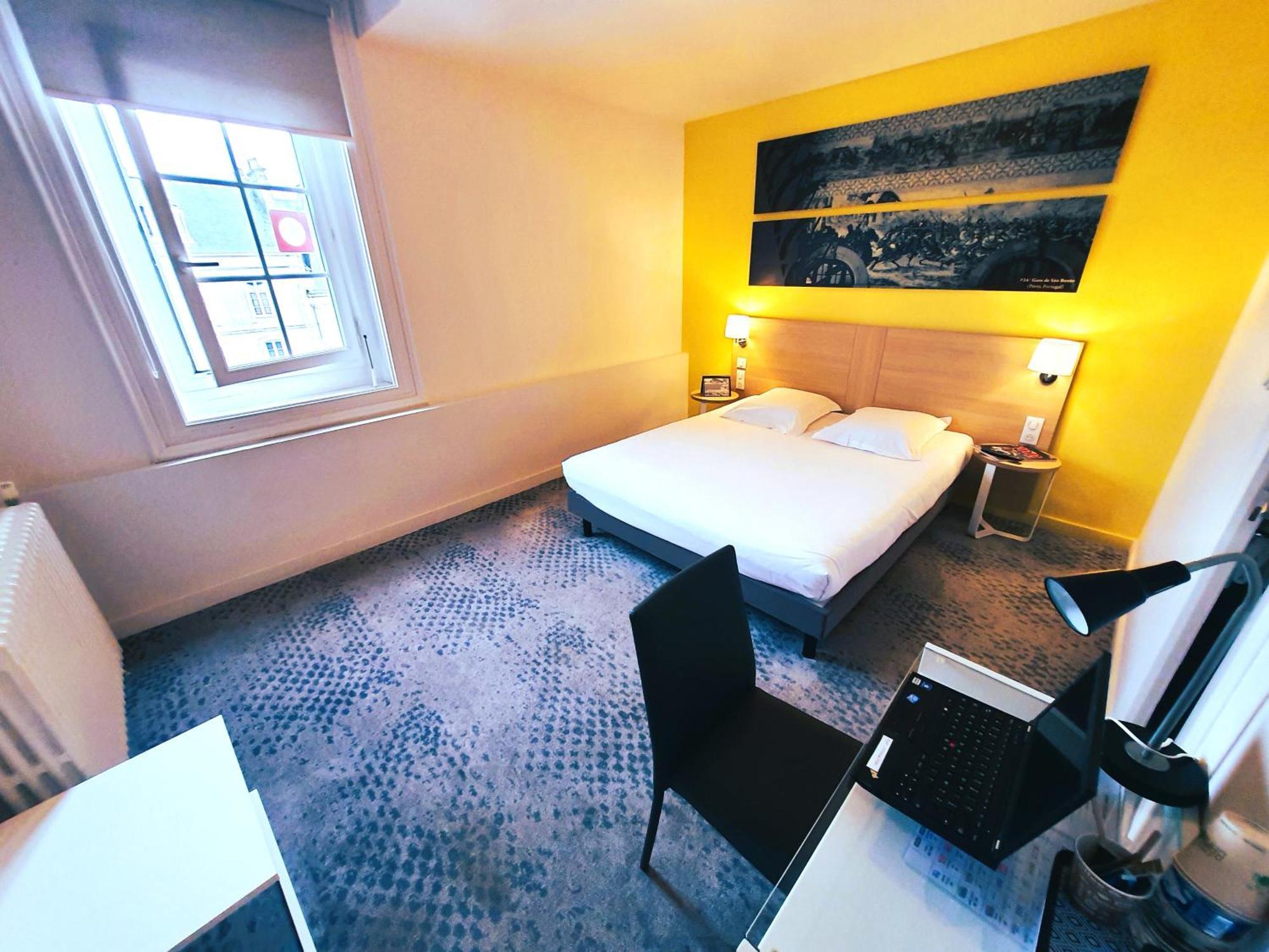 Hotel De La Gare - Restaurant Bistro Quai ลารอช-ซูร์-ยง ภายนอก รูปภาพ