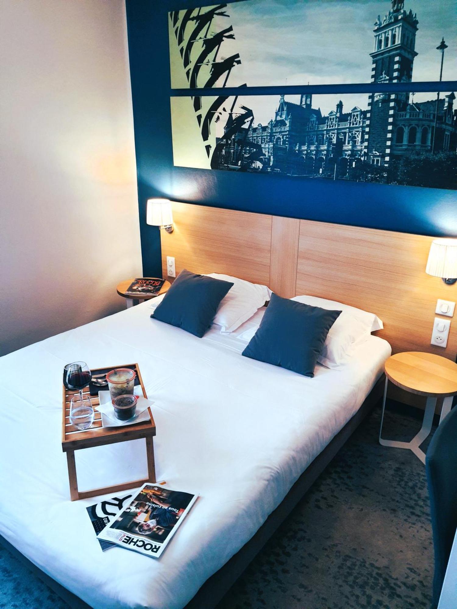 Hotel De La Gare - Restaurant Bistro Quai ลารอช-ซูร์-ยง ภายนอก รูปภาพ