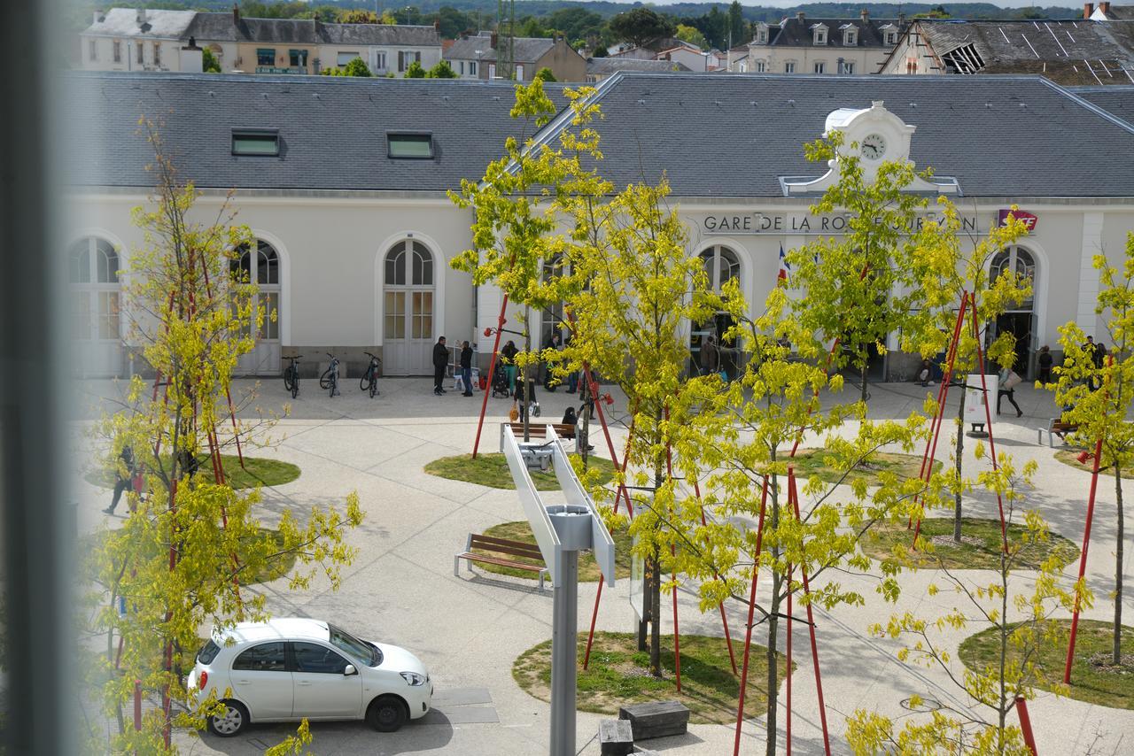 Hotel De La Gare - Restaurant Bistro Quai ลารอช-ซูร์-ยง ภายนอก รูปภาพ