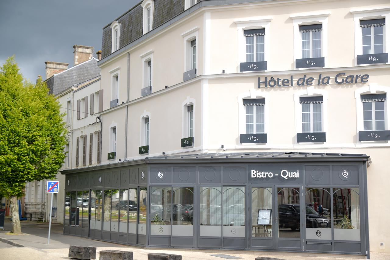 Hotel De La Gare - Restaurant Bistro Quai ลารอช-ซูร์-ยง ภายนอก รูปภาพ