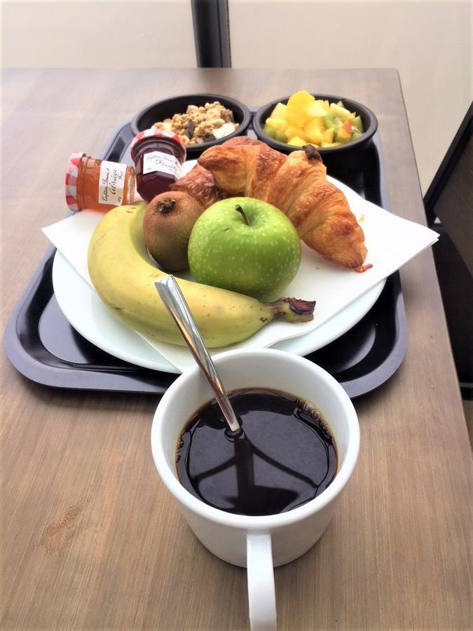 Hotel De La Gare - Restaurant Bistro Quai ลารอช-ซูร์-ยง ภายนอก รูปภาพ