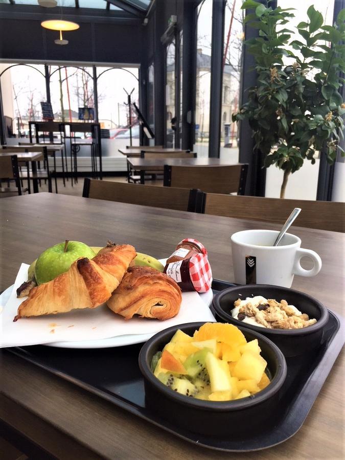 Hotel De La Gare - Restaurant Bistro Quai ลารอช-ซูร์-ยง ภายนอก รูปภาพ