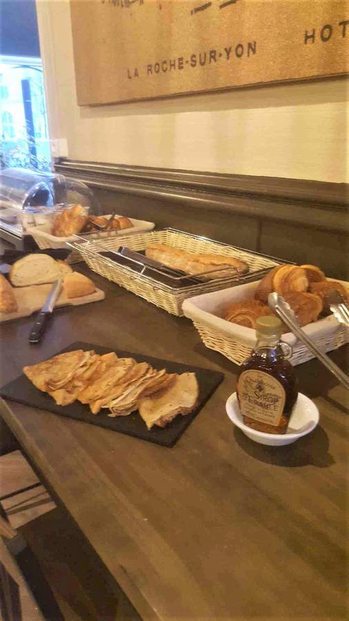 Hotel De La Gare - Restaurant Bistro Quai ลารอช-ซูร์-ยง ภายนอก รูปภาพ