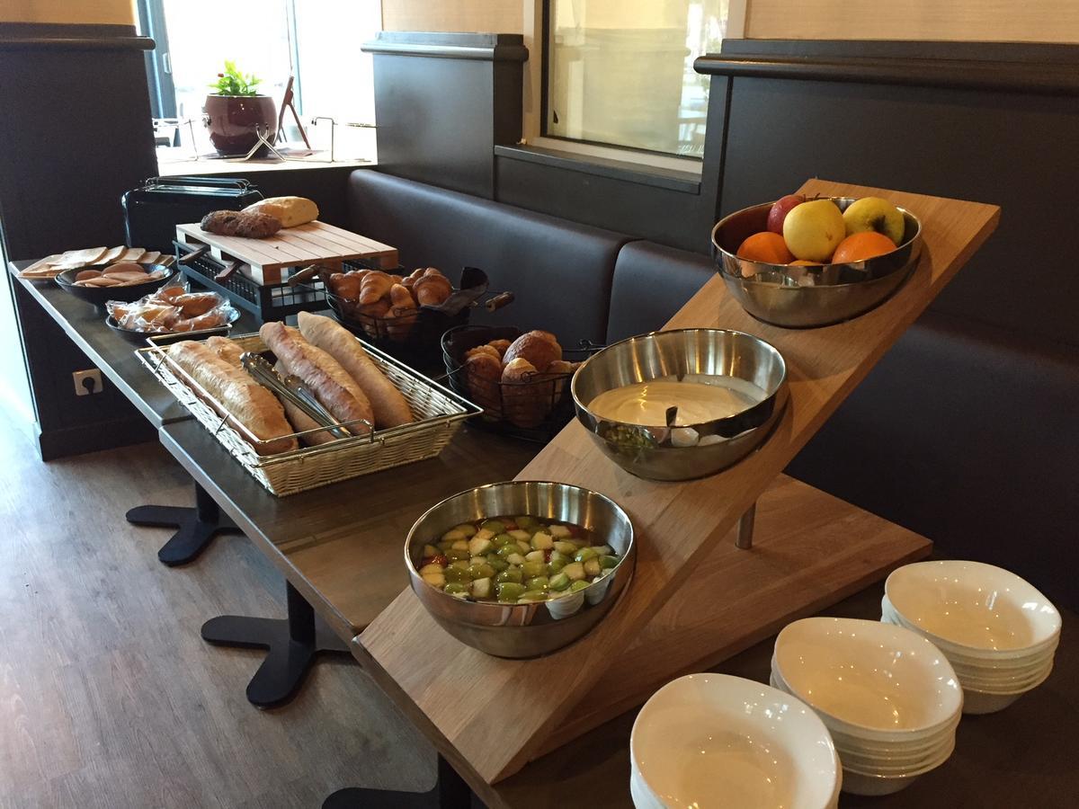 Hotel De La Gare - Restaurant Bistro Quai ลารอช-ซูร์-ยง ภายนอก รูปภาพ