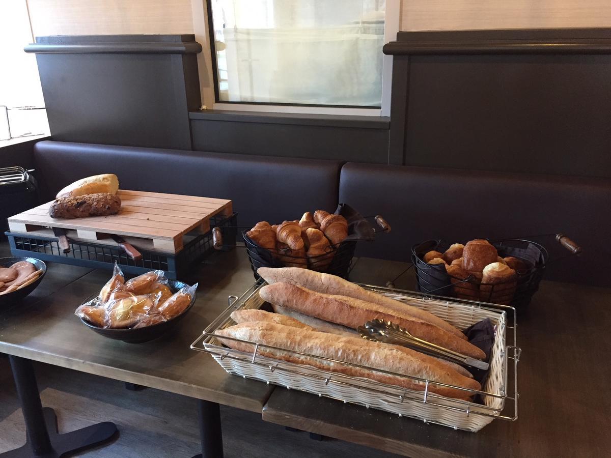 Hotel De La Gare - Restaurant Bistro Quai ลารอช-ซูร์-ยง ภายนอก รูปภาพ