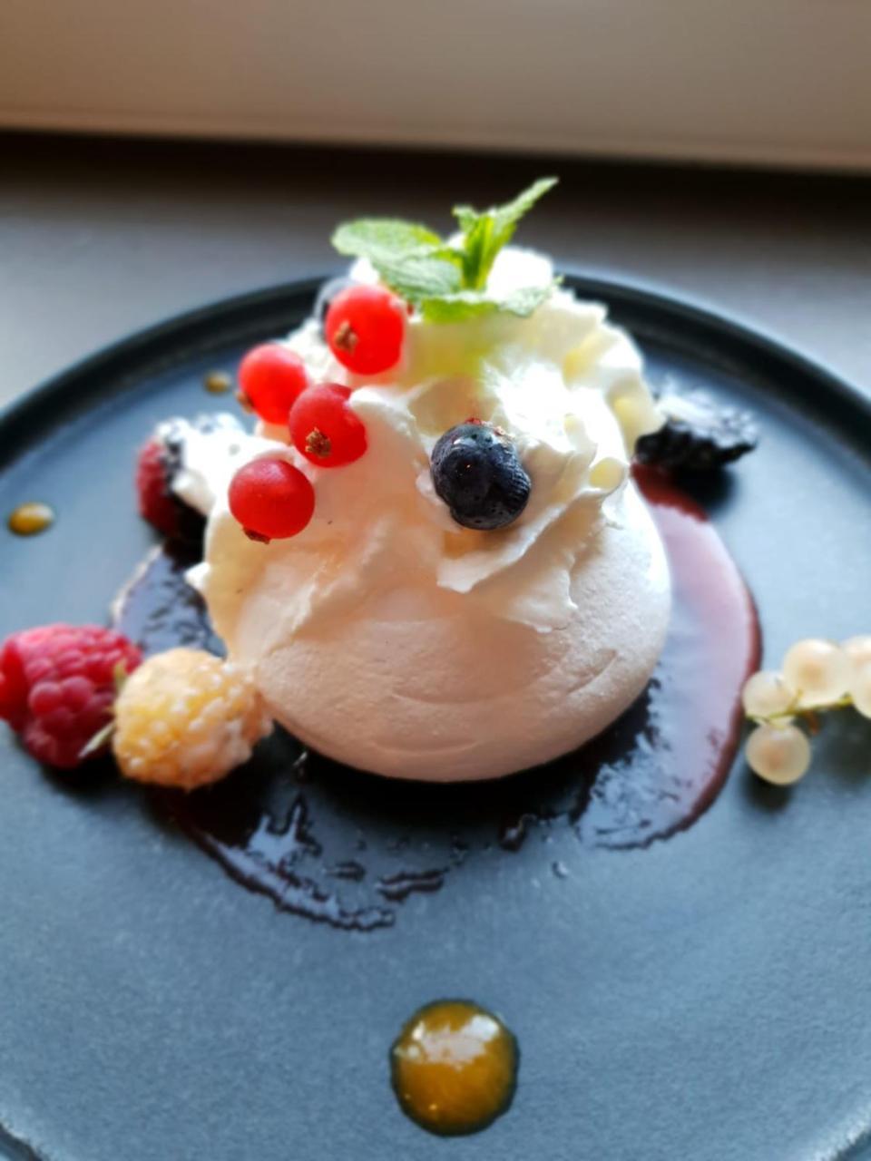 Hotel De La Gare - Restaurant Bistro Quai ลารอช-ซูร์-ยง ภายนอก รูปภาพ