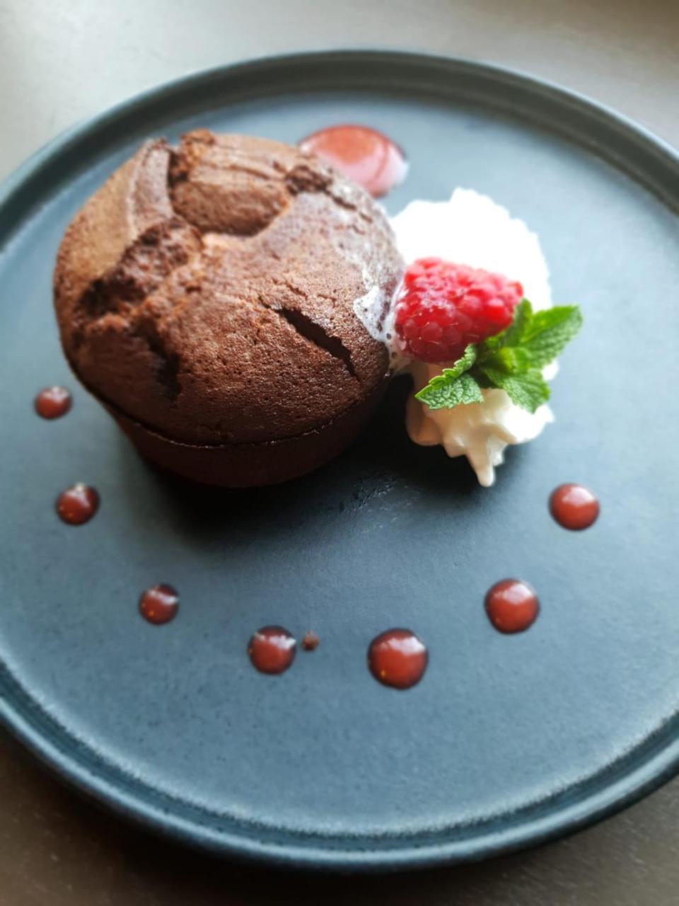 Hotel De La Gare - Restaurant Bistro Quai ลารอช-ซูร์-ยง ภายนอก รูปภาพ