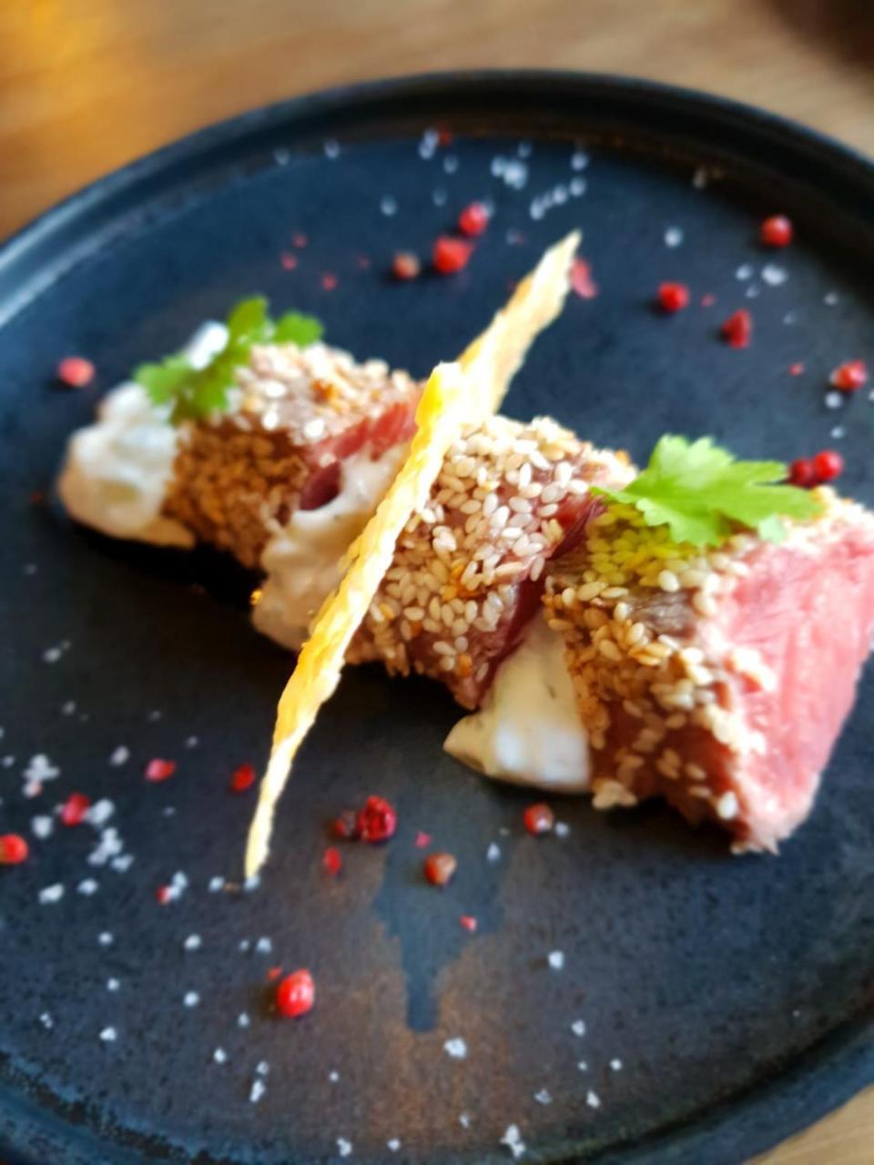Hotel De La Gare - Restaurant Bistro Quai ลารอช-ซูร์-ยง ภายนอก รูปภาพ
