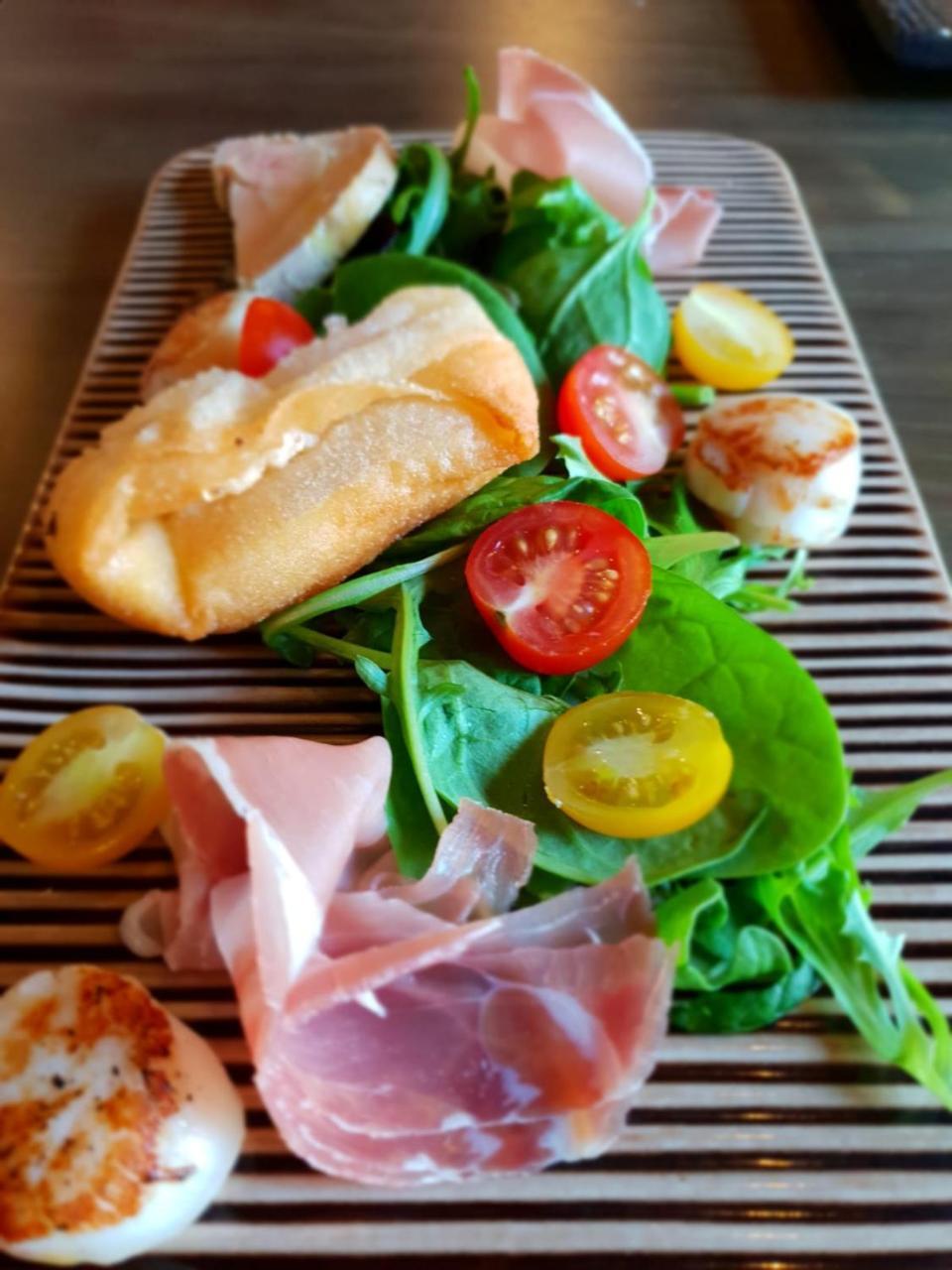 Hotel De La Gare - Restaurant Bistro Quai ลารอช-ซูร์-ยง ภายนอก รูปภาพ