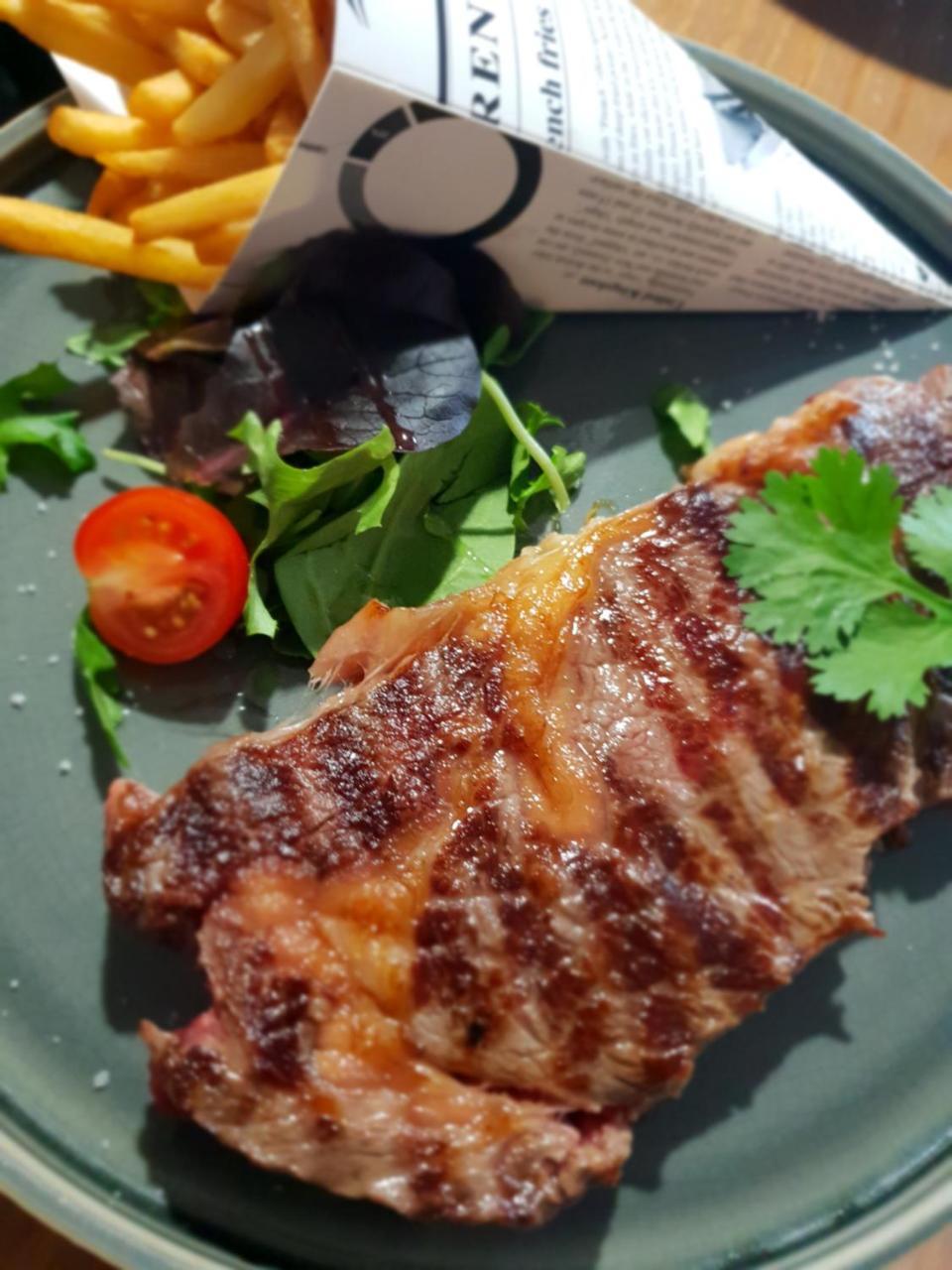 Hotel De La Gare - Restaurant Bistro Quai ลารอช-ซูร์-ยง ภายนอก รูปภาพ