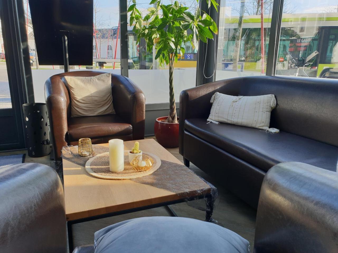 Hotel De La Gare - Restaurant Bistro Quai ลารอช-ซูร์-ยง ภายนอก รูปภาพ